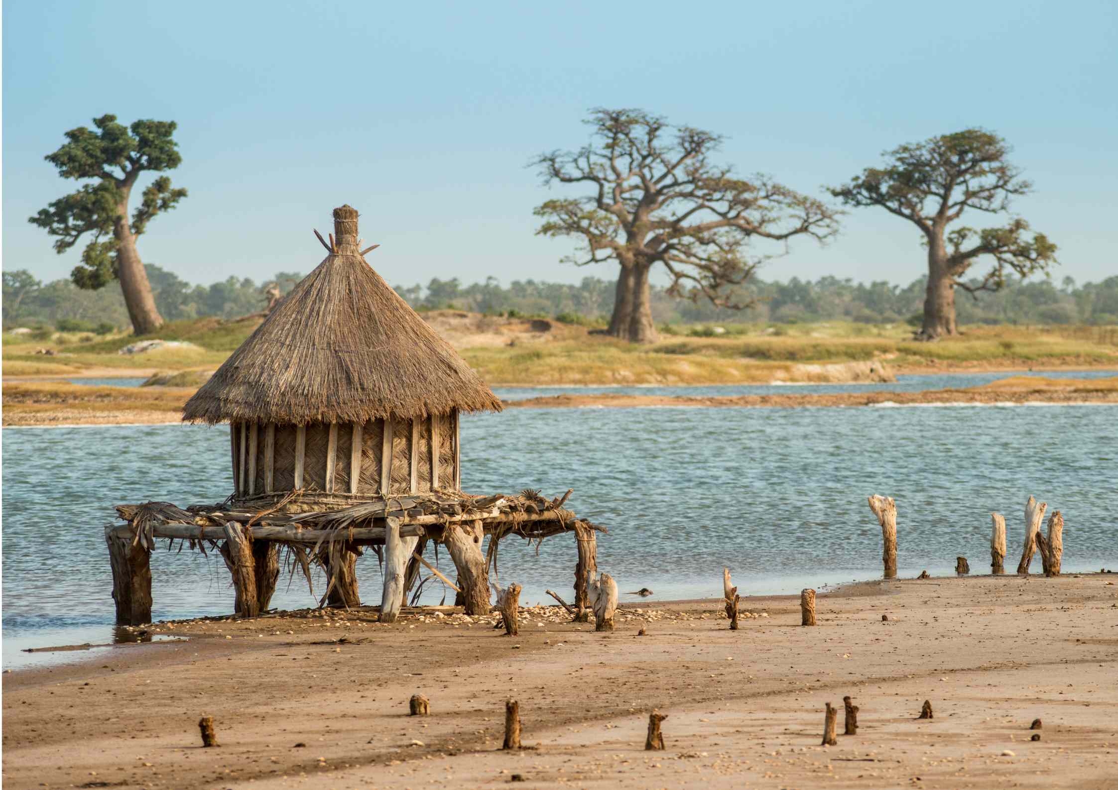 Grenier-sur-pilotis-marais-salant-Sénégal