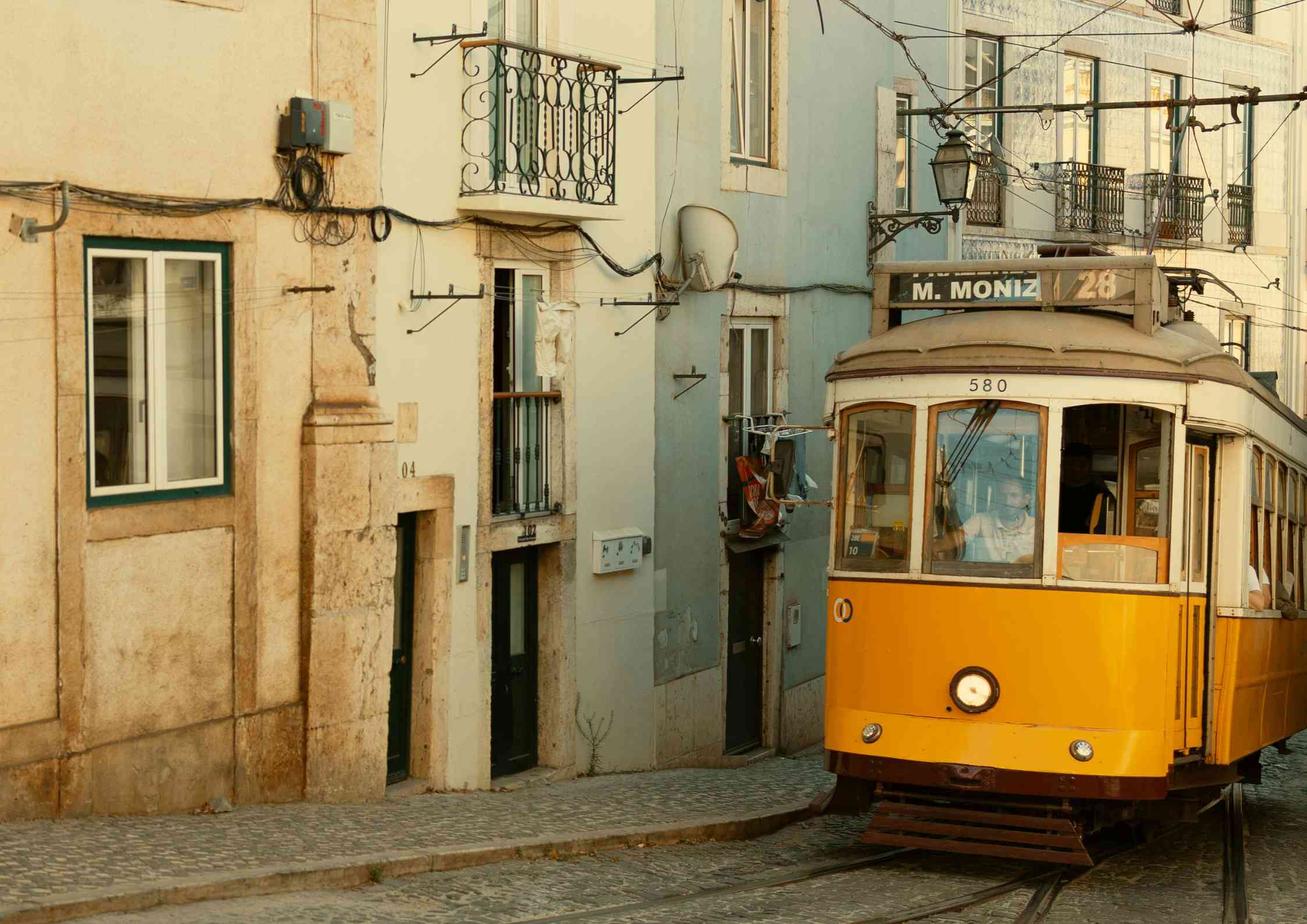 Lisbonne-tramway-portugal
