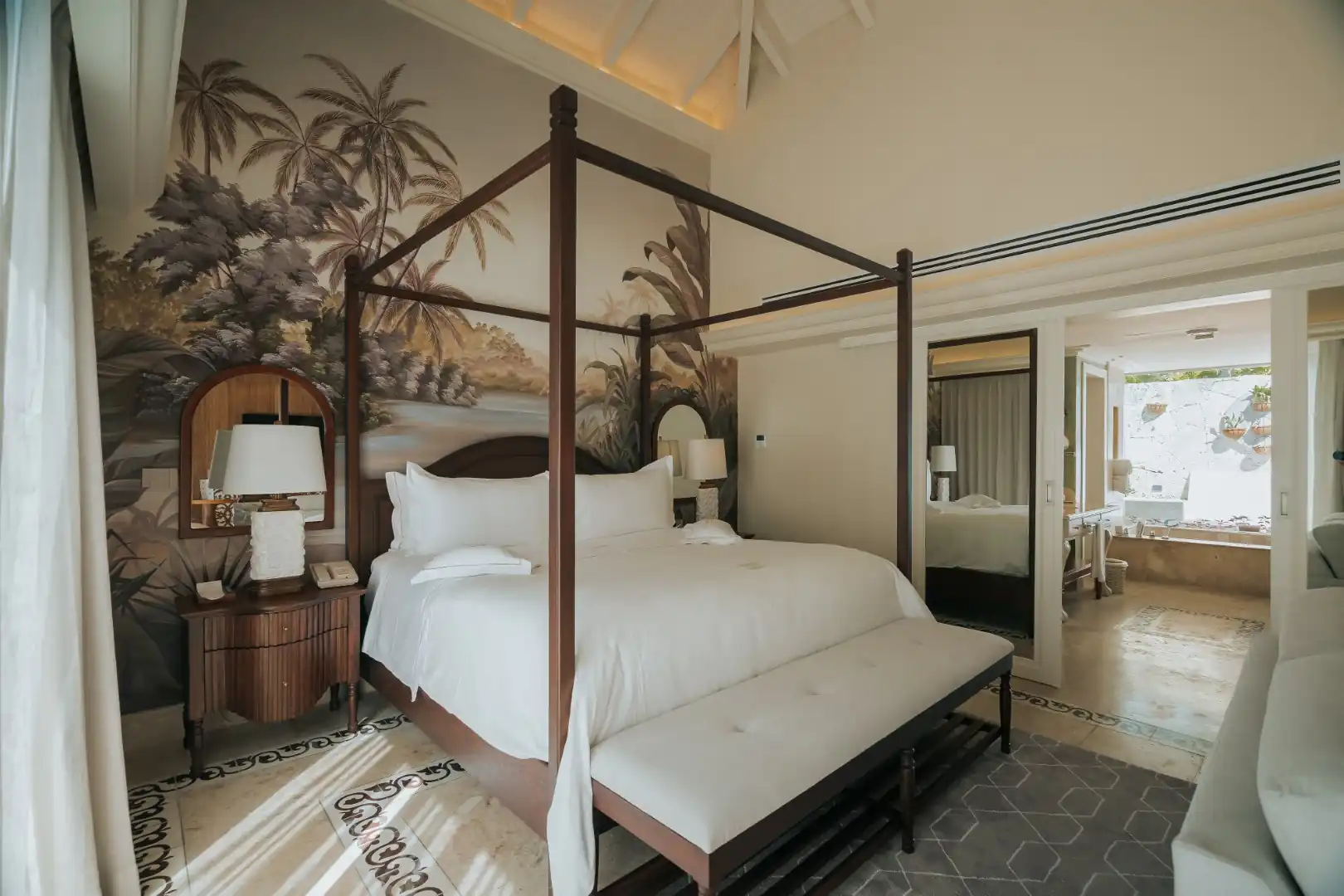 Luxury-Pool-Junior-Suite-eden-roc