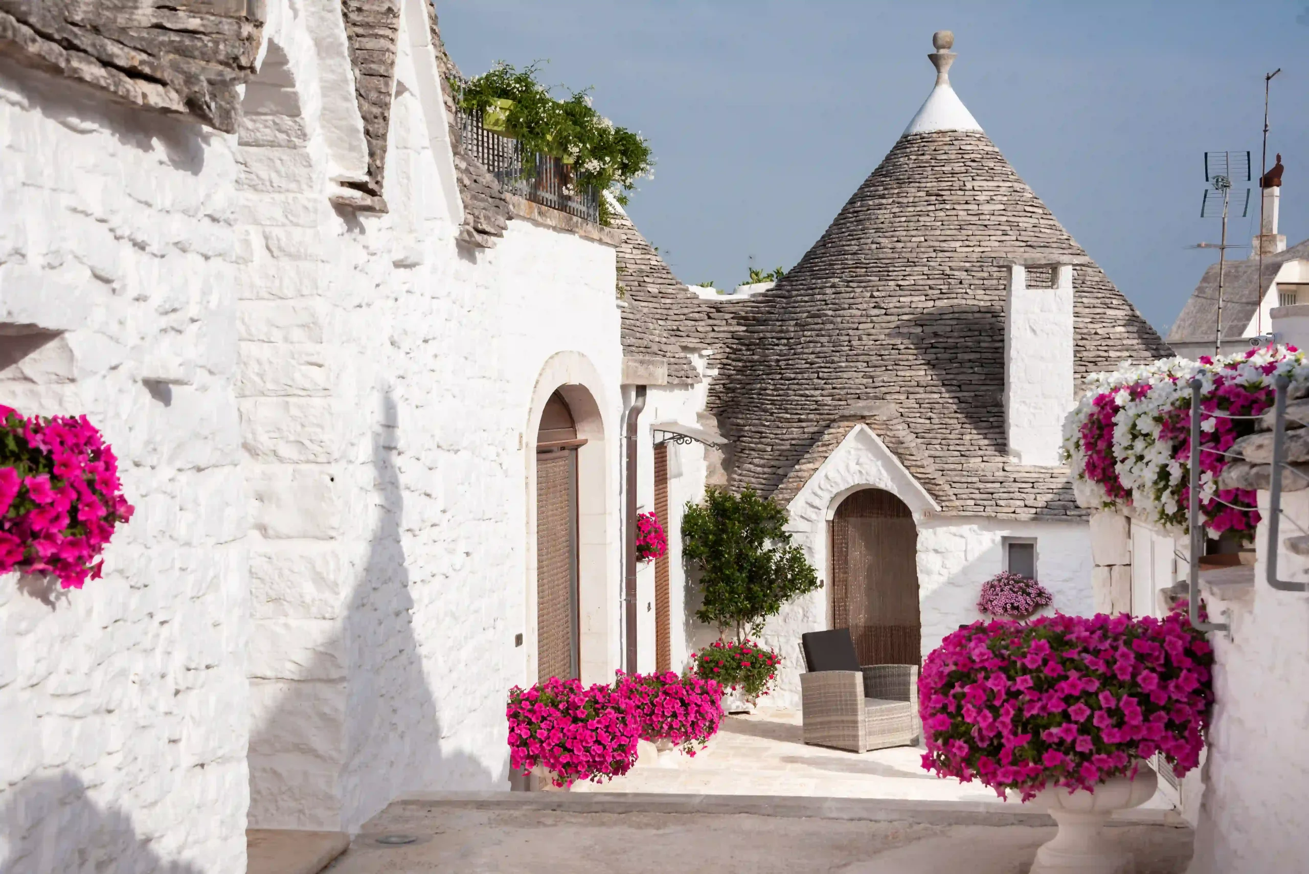 alberobello-ville-italie-célèbre-pour-ses-maisons-historiques-appelées-trulli (1)