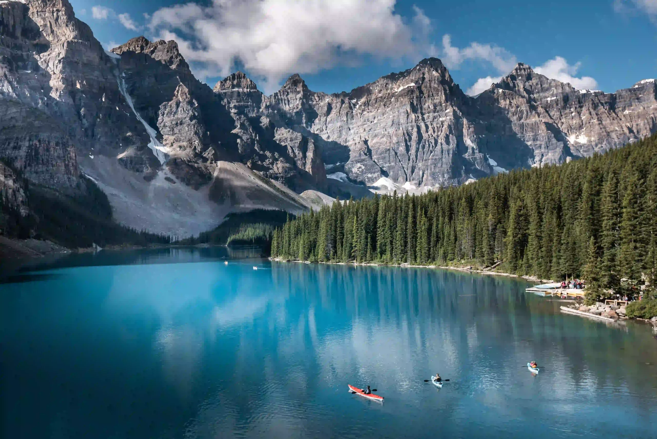 beautiful-moraine-lake-banff-national-park-alberta-canada