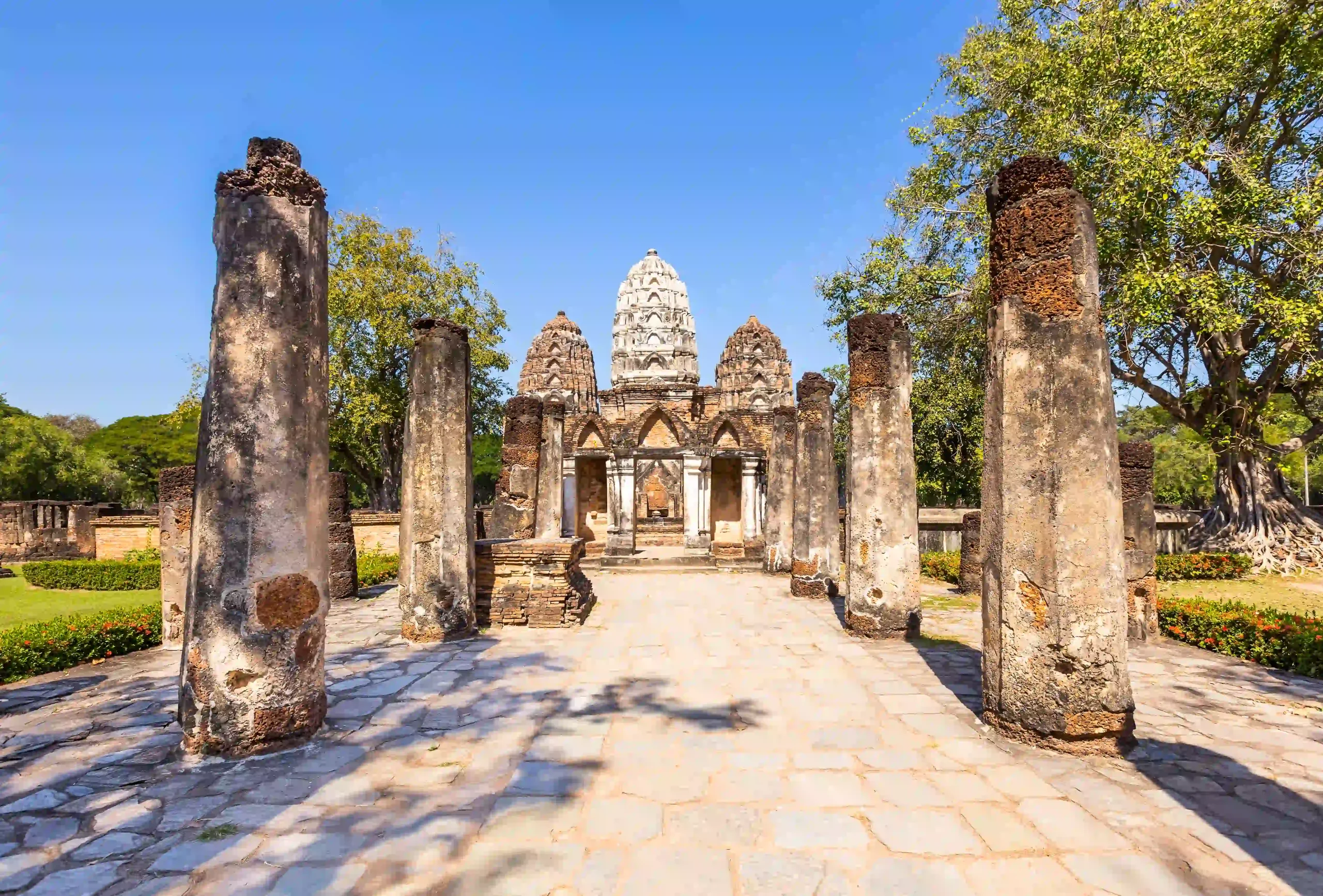 chapelle-pilier-wat-si-sawai-parc-historique-de-Shukhothai-Thaïlande