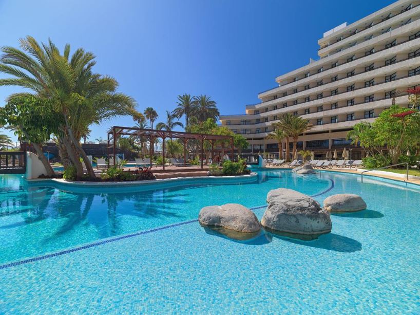 h10-conquistador-piscine-extérieure