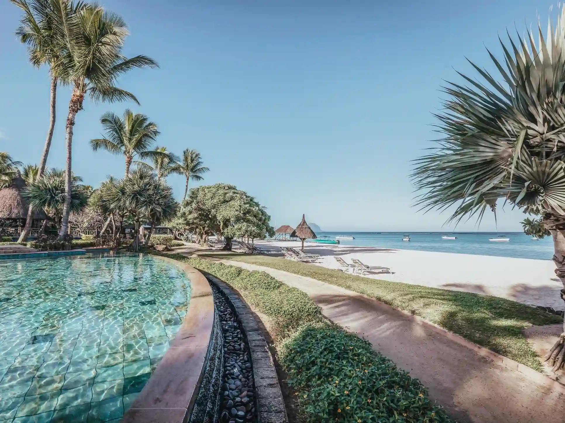 hotel-pirogue-Maurice-Piscine-bordplage