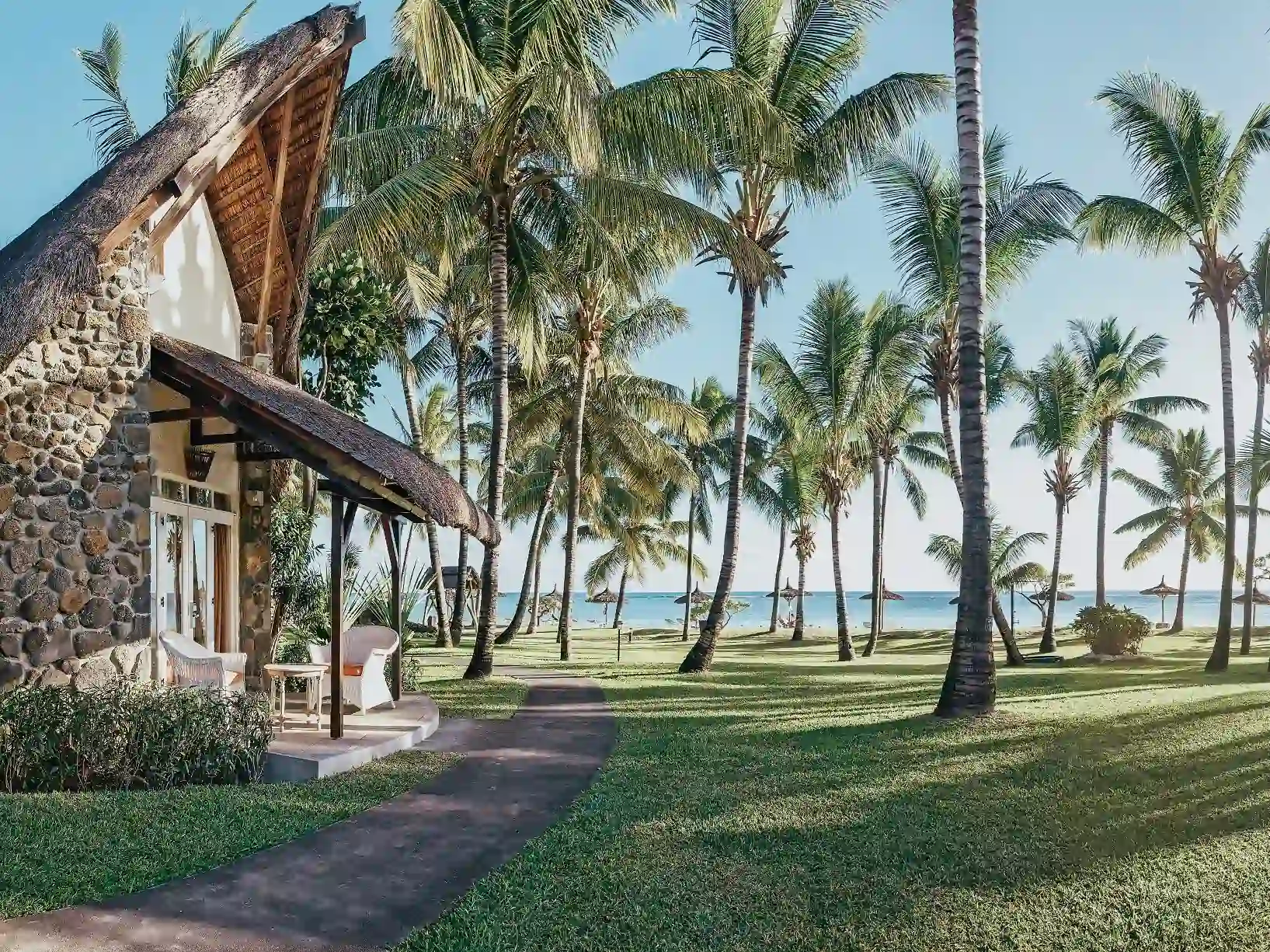 hotet-pirogue-bungalow-jardin