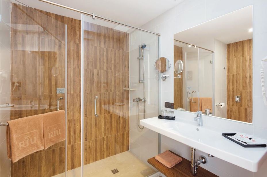 riu-aceras-tenerife-salledebain