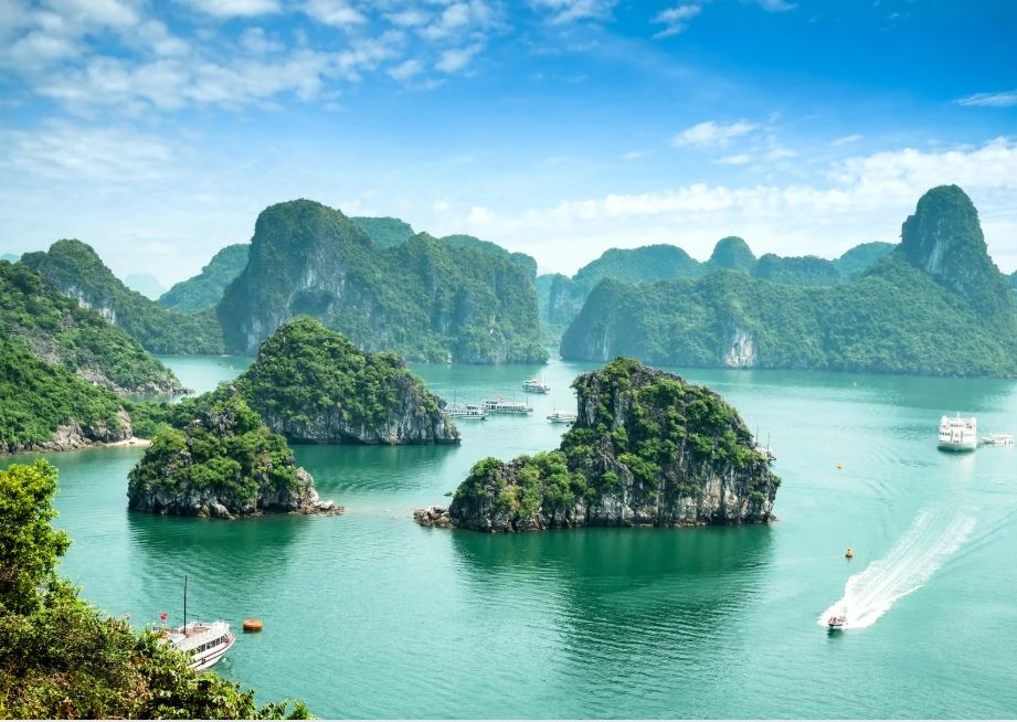 Baie-d'ha-long-falaises-vietnam
