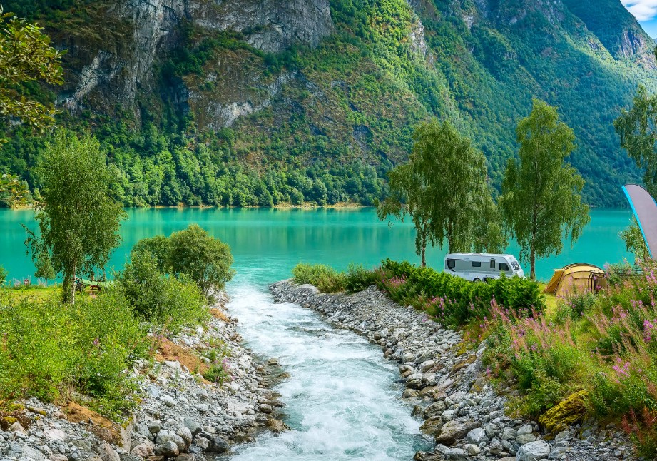 Olden-glacier-lac-camping-norvege