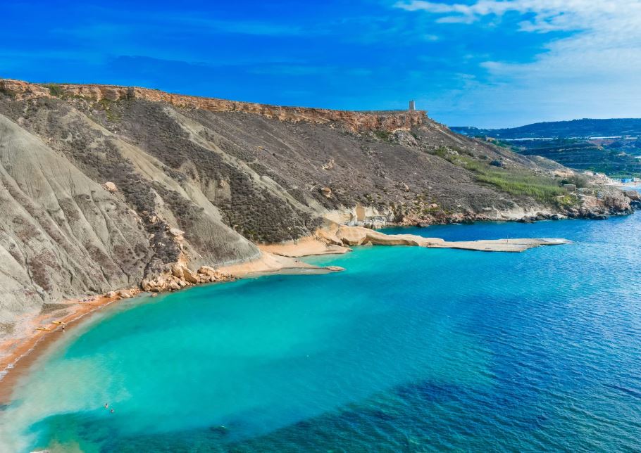 baie-de-qarabba-falaises-malte